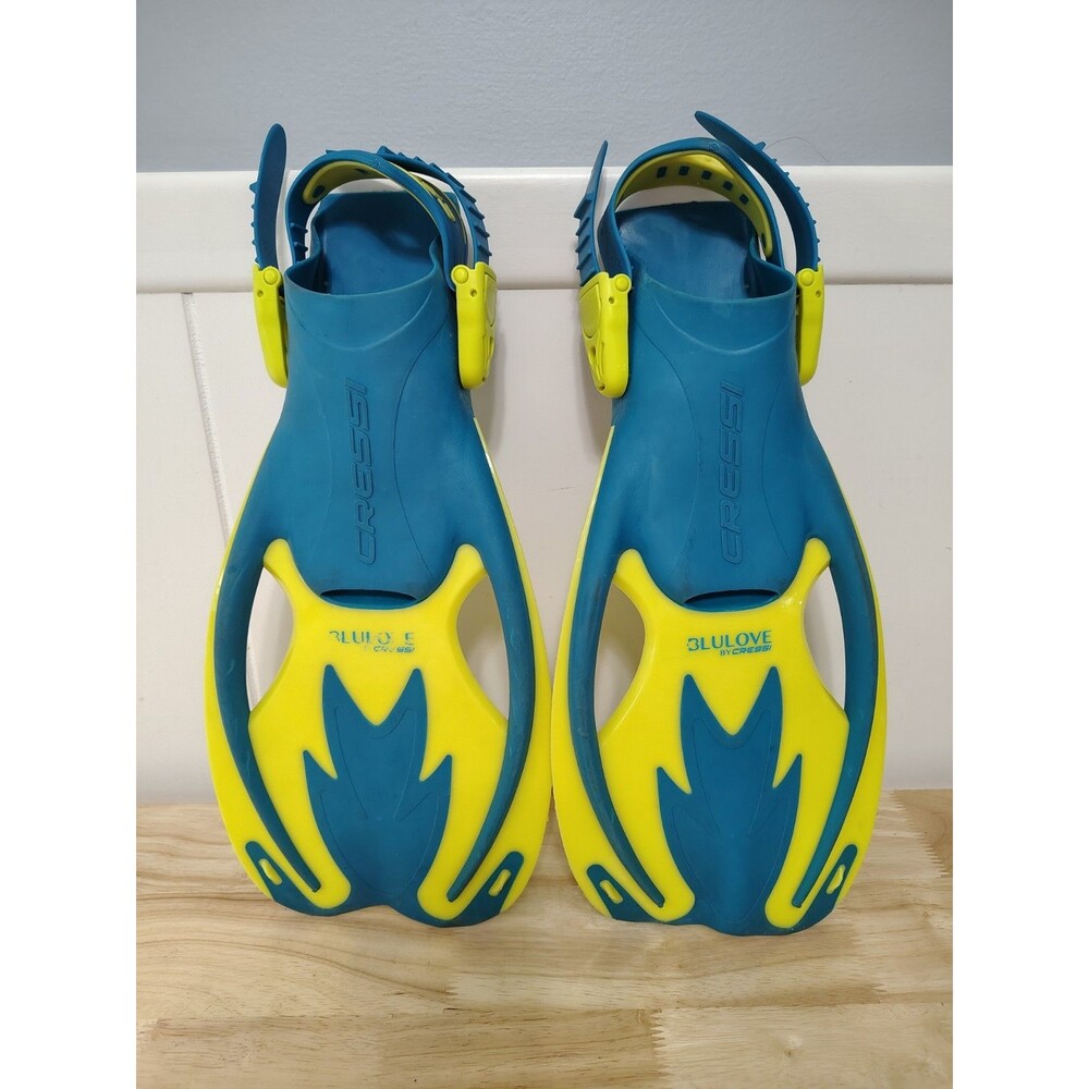 Cressi Rocks Kids Fins blue and yellow size large/XLarge ocean beach fins swim